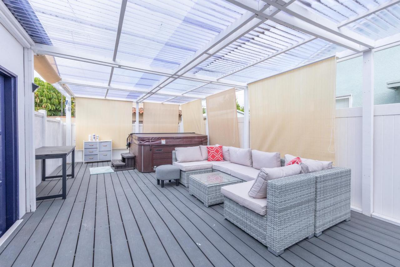 Luxury Villa With Hot Tub! Walk To Beach & Bars Long Beach Eksteriør billede