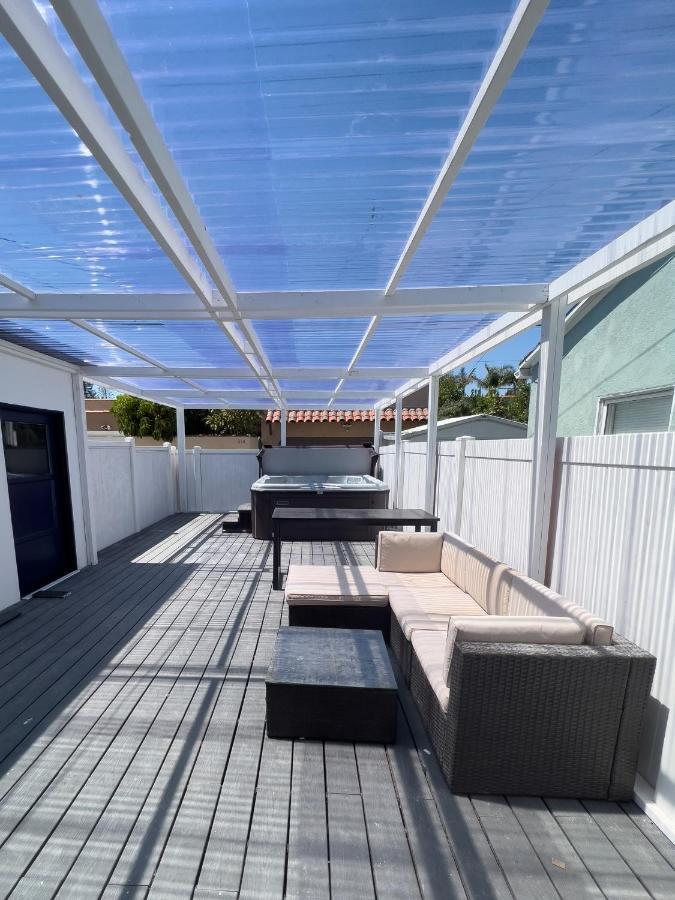 Luxury Villa With Hot Tub! Walk To Beach & Bars Long Beach Eksteriør billede